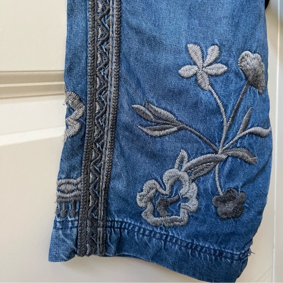 NWT Johnny Was Biya Aventura Embroidered Cargo Denim Pants size 6 - Picture 12 of 16